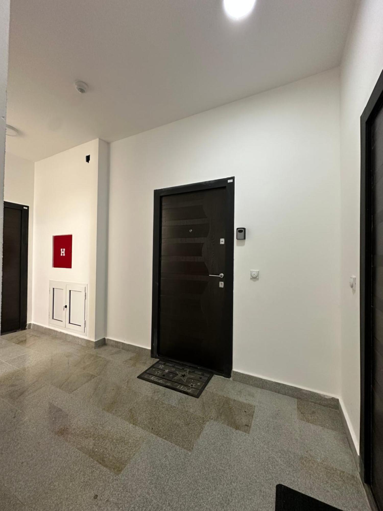 Long Beach Apartment Улцинь Экстерьер фото